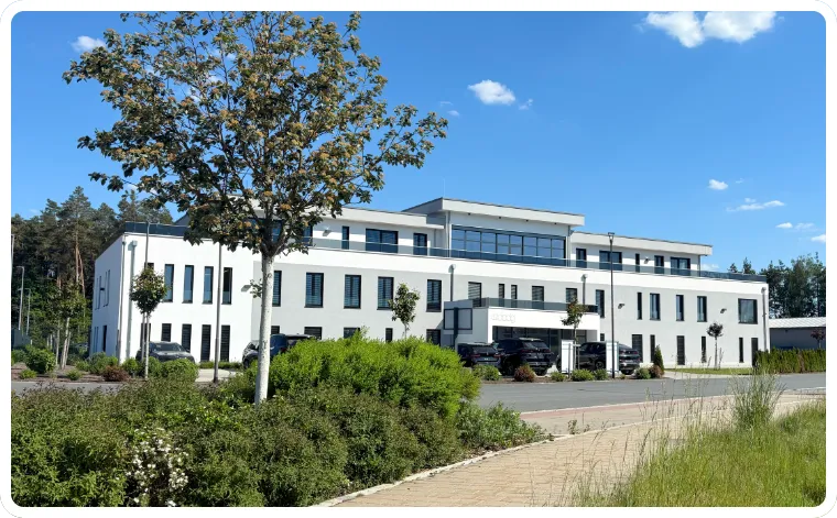 Das moderne Bürogebäude der audesk Zentrale in Deutschland – Sitz des Dealer Management Systems.